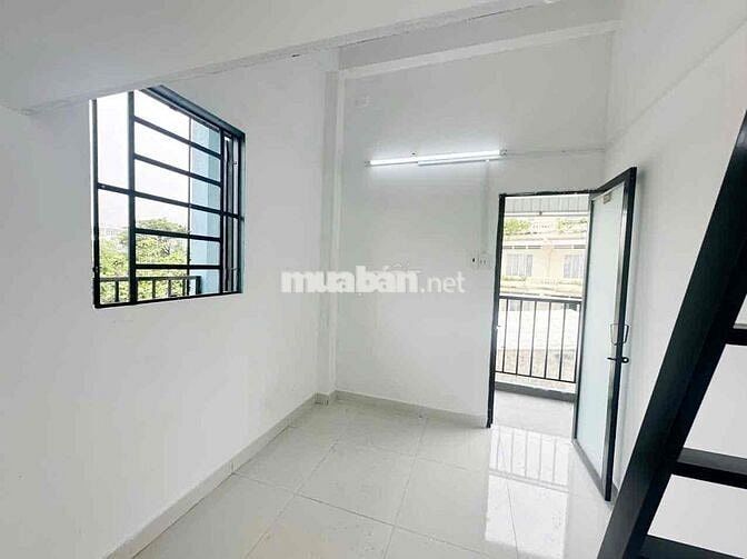 CHO THUÊ DUPLEX BAN CÔNG CỬA SỔ TRỜI NẰM ĐỐI DIỆN ĐH GTVT