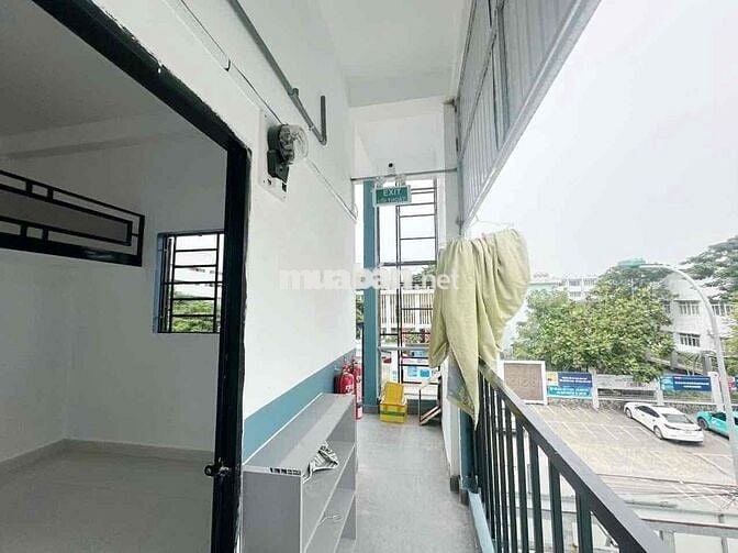 CHO THUÊ DUPLEX BAN CÔNG CỬA SỔ TRỜI NẰM ĐỐI DIỆN ĐH GTVT