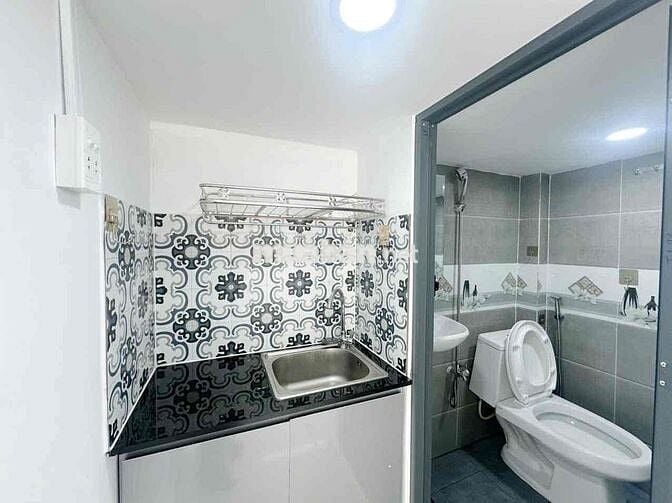CHO THUÊ DUPLEX BAN CÔNG CỬA SỔ TRỜI NẰM ĐỐI DIỆN ĐH GTVT