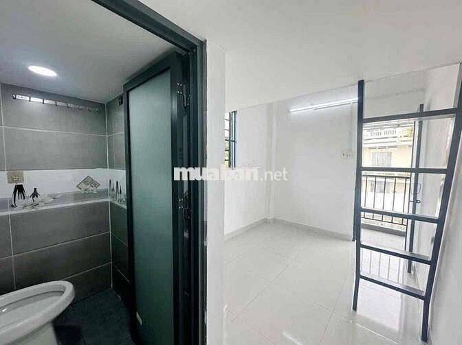 CHO THUÊ DUPLEX BAN CÔNG CỬA SỔ TRỜI NẰM ĐỐI DIỆN ĐH GTVT