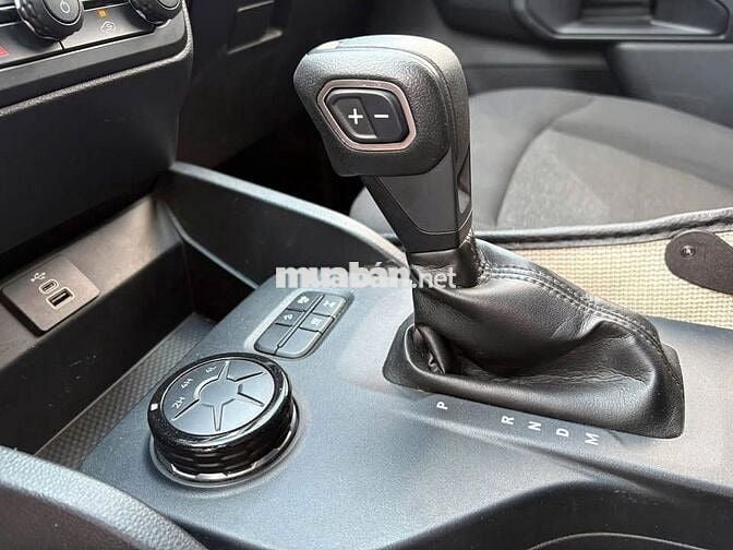 Ford Ranger 2024 máy dầu, số tự động 2 cầu