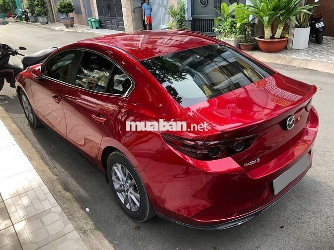 Mazda 3 Luxury 2024 màu đỏ pha lê