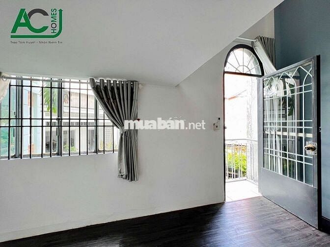 Khu sân bay 2PN (1PN riêng + 1PN gác lửng) đầy đủ tiện nghi có balcony