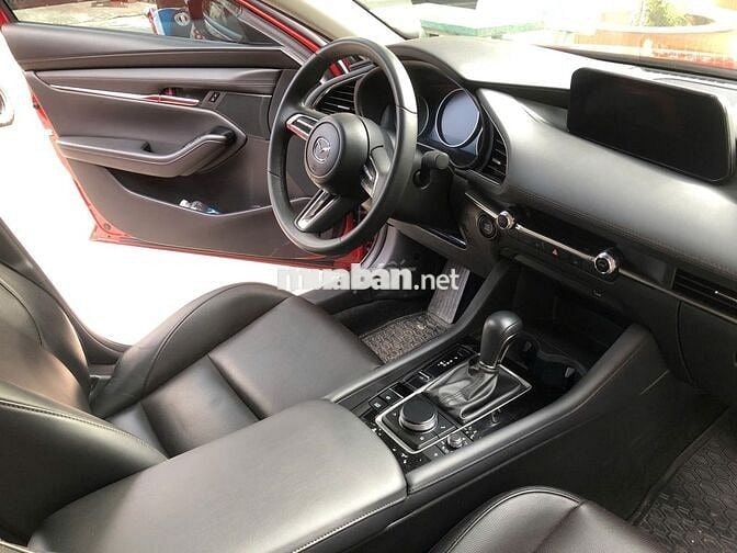 Mazda 3 Luxury 2024 màu đỏ pha lê