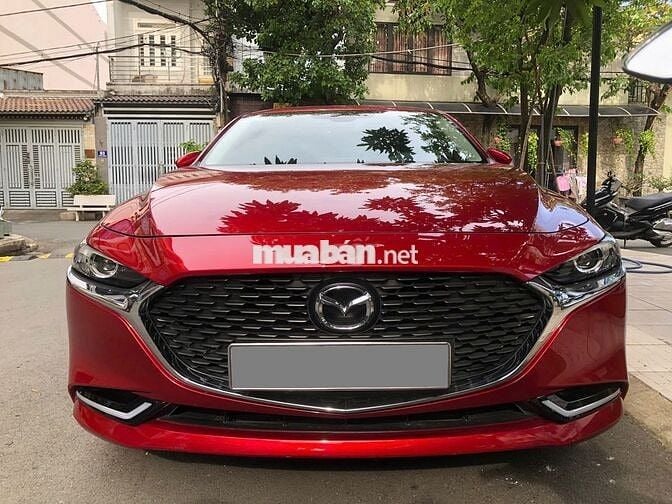 Mazda 3 Luxury 2024 màu đỏ pha lê