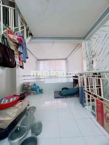 - BÁN NHÀ Q4 KÈO THƠM KHU HAI MƯƠI THƯỚT HẺM TRUỚC NHÀ 4M