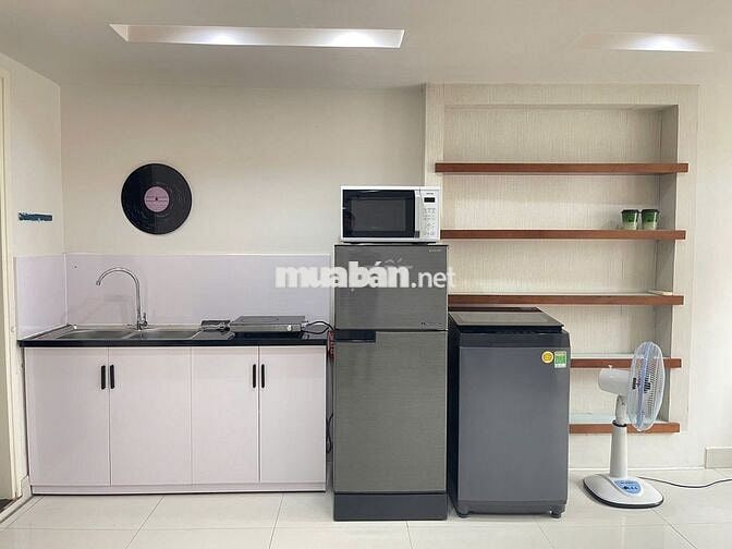 STUDIO BAN CÔNG RỘNG 42M2 FULL NỘI THẤT CÓ MGR GẦN NGÃ TƯ HÀNG XANH