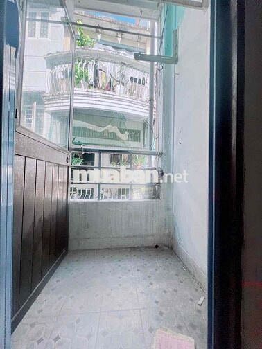 - BÁN NHÀ Q4 KÈO THƠM KHU HAI MƯƠI THƯỚT HẺM TRUỚC NHÀ 4M