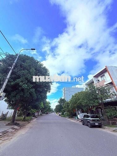 Bán gấp lô góc Nam Việt Á Đoàn Khuê - Nước Mặn 3, vị trí gần sông