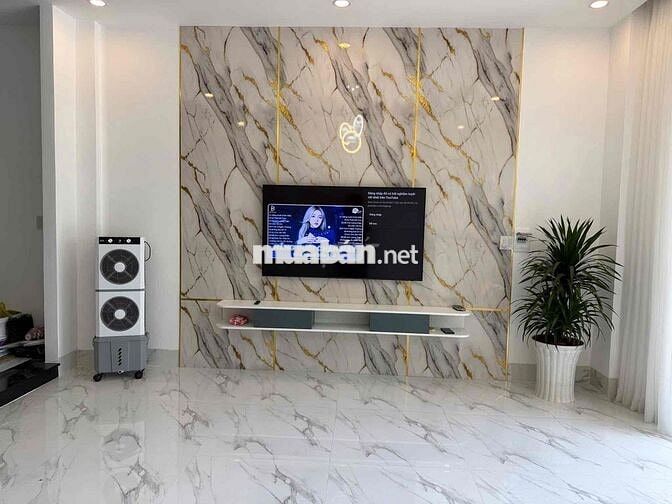 Nhà hoàn thiện 1 trệt 2 lầu thổ cư hoàn công khu dân cư đông đúc