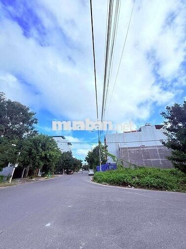 Bán gấp lô góc Nam Việt Á Đoàn Khuê - Nước Mặn 3, vị trí gần sông