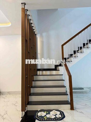 Nhà hoàn thiện 1 trệt 2 lầu thổ cư hoàn công khu dân cư đông đúc