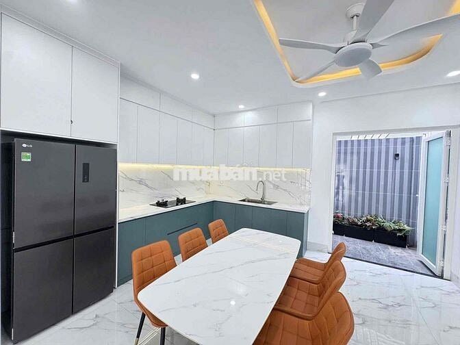 Nhà hoàn thiện 1 trệt 2 lầu thổ cư hoàn công khu dân cư đông đúc