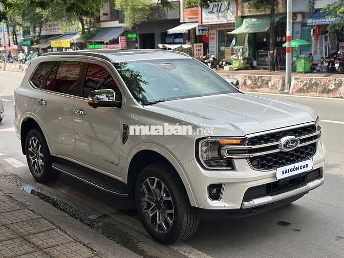 Ford Everest 2024 Titanium 2.0L 4x2 AT - 12000 km