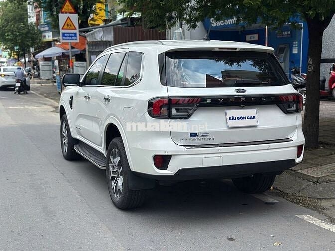 Ford Everest 2024 Titanium 2.0L 4x2 AT - 12000 km