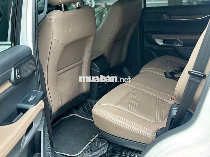 Ford Everest 2024 Titanium 2.0L 4x2 AT - 12000 km