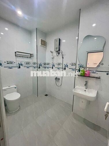 Cho thuê chung cư Thế Kỷ 21 , tầng cao view Landmark81