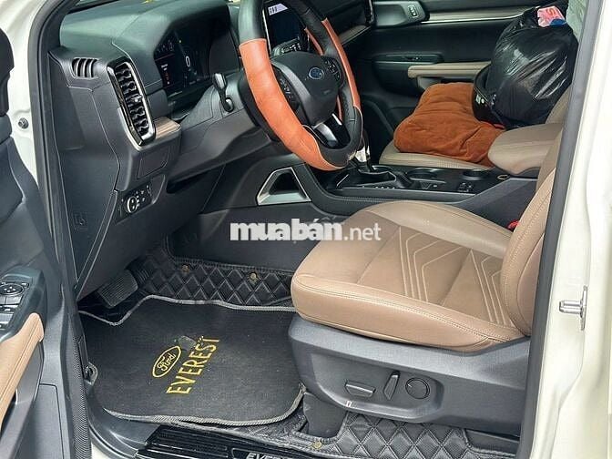 Ford Everest 2024 Titanium 2.0L 4x2 AT - 12000 km