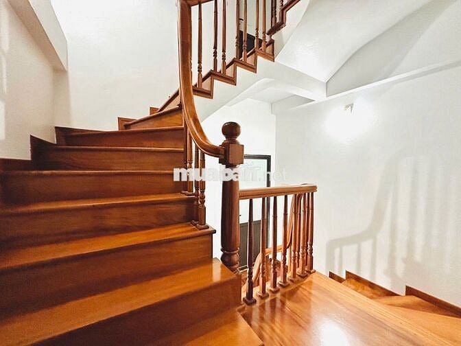 NHÀ ĐẸP ĐÓN TẾT 35m * 5t HOÀNG QUỐC VIỆT giá 8,5 tỷ