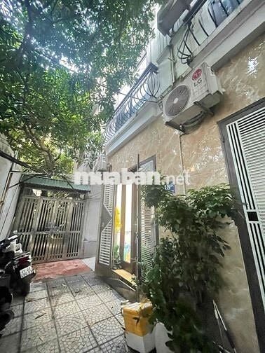 NHÀ ĐẸP ĐÓN TẾT 35m * 5t HOÀNG QUỐC VIỆT giá 8,5 tỷ