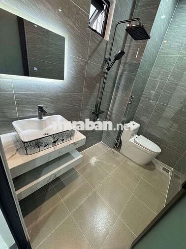 Bán căn nhà 1 trệt 2 lầu mới hoàn thiện gần vòng xoay An phú thuận an