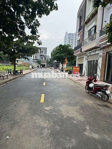 Bán căn nhà 1 trệt 2 lầu mới hoàn thiện gần vòng xoay An phú thuận an