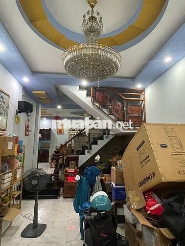 Nhà 80m2, 3 tầng 5PN, hẻm 4m xe hơi thông Phạm Văn Đồng Gò Vấp giáp PN