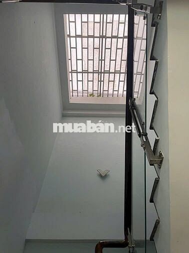 Nhà 80m2, 3 tầng 5PN, hẻm 4m xe hơi thông Phạm Văn Đồng Gò Vấp giáp PN