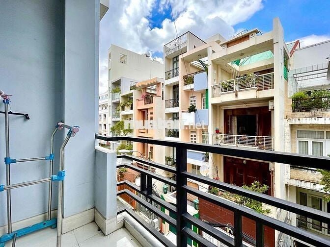 Chính Chủ Cho Thuê Căn Hộ ( 60m2 ) Quận 3 Hai Phòng Ngủ Ban Công