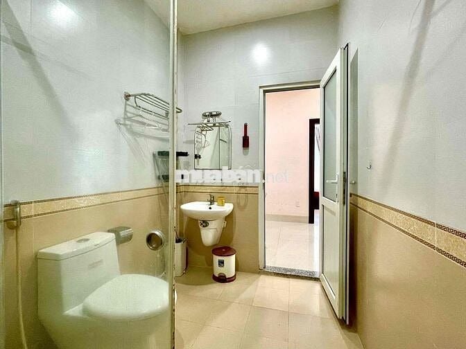 Chính Chủ Cho Thuê Căn Hộ ( 60m2 ) Quận 3 Hai Phòng Ngủ Ban Công