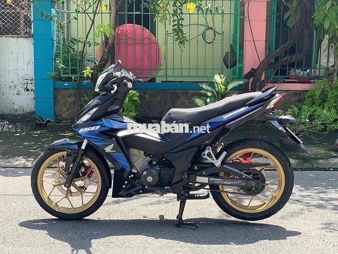 xe honda winner V1 2017 màu xanh đen mới 90%