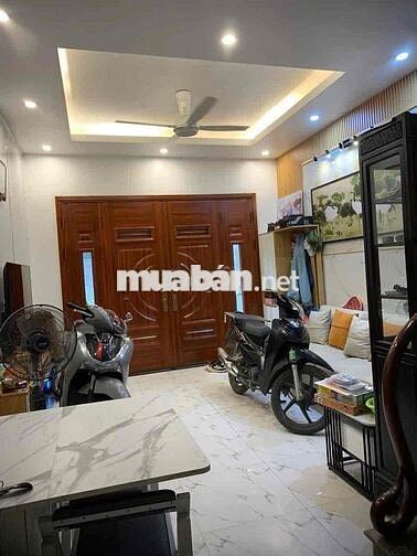 OTO VÀO NHÀ QUAY ĐẦU - PHỐ LẠC LONG QUÂN - THANG MÁY - 52M