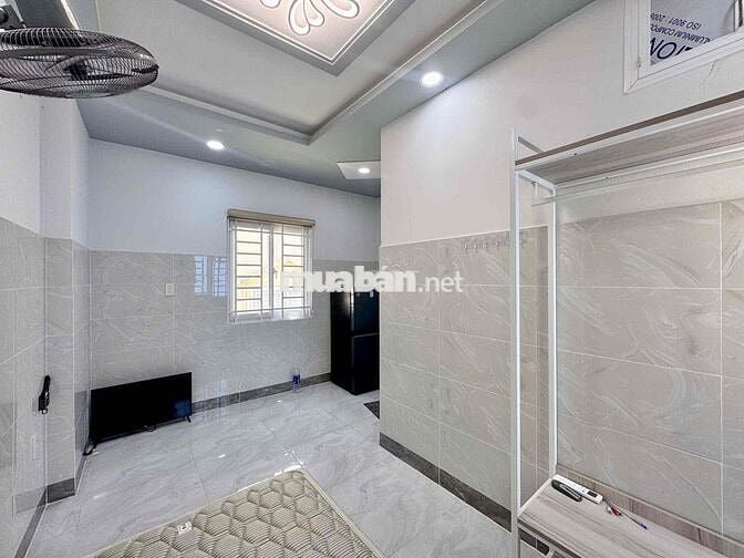Trống Sẵn 1PN Tách Bếp Cửa Sổ  Máy Giặt Riêng Ngay Nhà Hát Hoà Bình