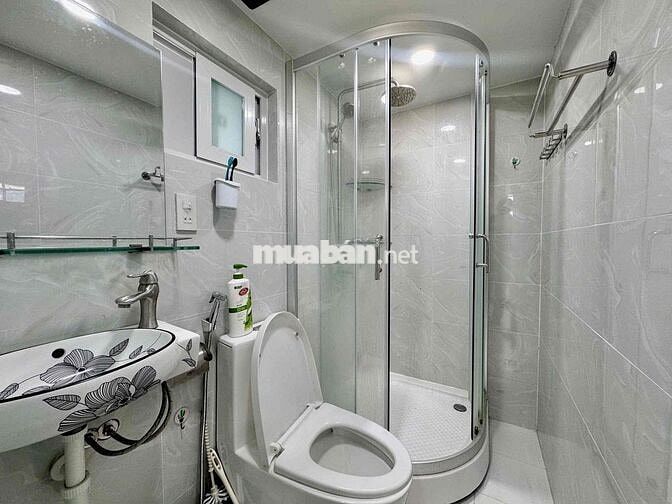 Trống Sẵn 1PN Tách Bếp Cửa Sổ  Máy Giặt Riêng Ngay Nhà Hát Hoà Bình