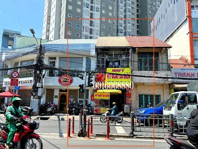 BÁN NHÀ MẶT TIỀN : 192 NGUYỄN TẤT THÀNH - P. 13 - Q. 4 - TPHCM