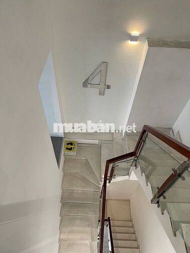 Cho thuê nhà MT dt 4,2x18m, Lê Thánh Tôn, Bến Nghé, Q1, 153 triệu