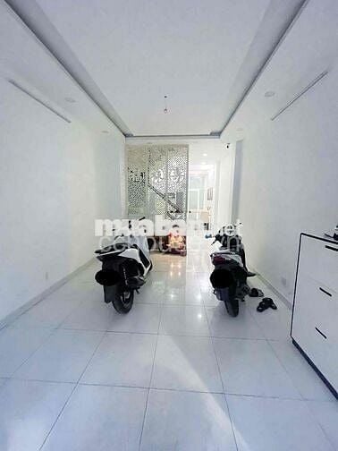 NHÀ 4 TẦNG - HẺM 283 CÁCH MẠNG THÁNG 8 - QUẬN 10