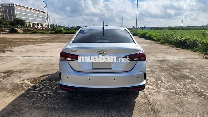 Hyundai Accent 2024 số sàn màu xám đẹp
