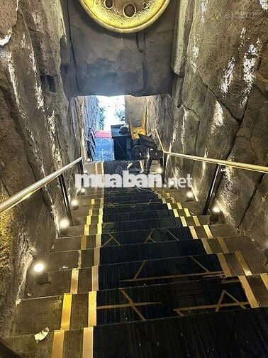 CHO THUÊ NHÀ MẶT TIỀN NGUYỄN THÁI HỌC ngang 7m (500m2) giá 200tr