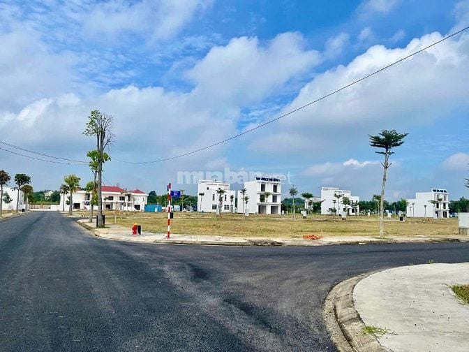 Giảm 300tr bán nhanh lô ngay cổng chính kđt Alana City 5x16 giá 900tr