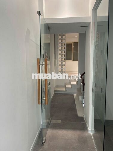 Cho thuê nhà MT dt 4,2x18m, Lê Thánh Tôn, Bến Nghé, Q1, 153 triệu