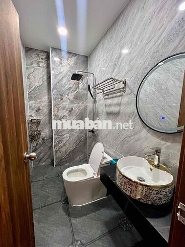 Nhà Phố Chủ Cho Làm CHDV DT 4x15 1Trệt 1Lửng 3Lầu 5Pn 5Wc 1/ Ngắn