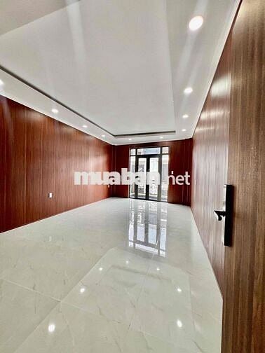 Nhà Phố Chủ Cho Làm CHDV DT 4x15 1Trệt 1Lửng 3Lầu 5Pn 5Wc 1/ Ngắn