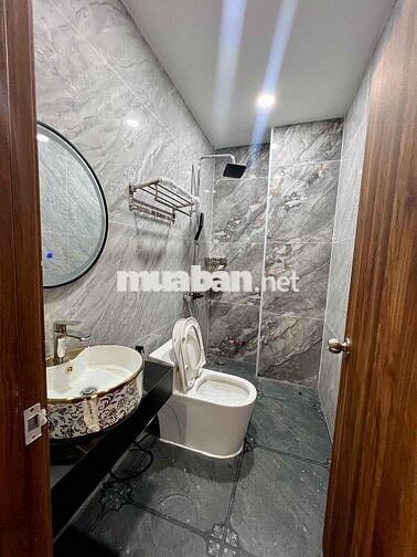 Nhà Phố Chủ Cho Làm CHDV DT 4x15 1Trệt 1Lửng 3Lầu 5Pn 5Wc 1/ Ngắn