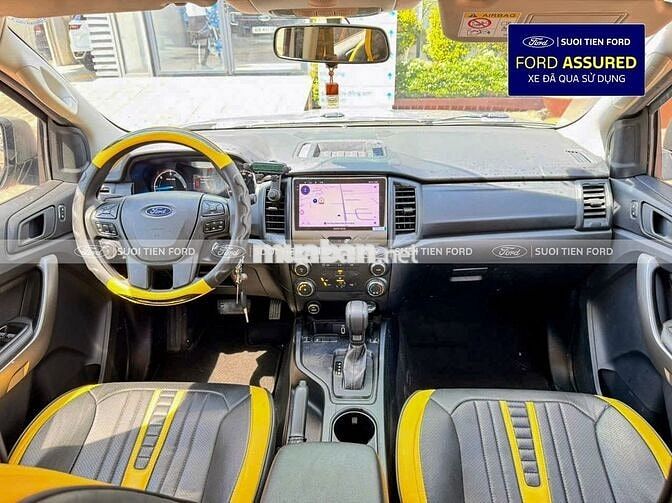Ford Ranger XLS AT 4x2 Bạc bạch kim 2022