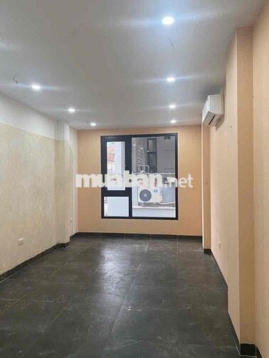 Nhà mặt phố Hoàng Hoa Thám, Ba Đình – 2 tầng + hầm để xe, lối đi riêng
