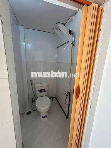 Sang mb gần trường học, chợ, bệnh viện, ngay góc ngã 4, có thể ở lại