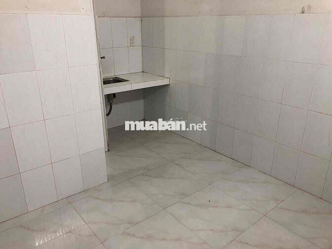 Còn 01 phòng dưới trệt, cửa sổ to, hành lang thoáng, khu yên tĩnh.