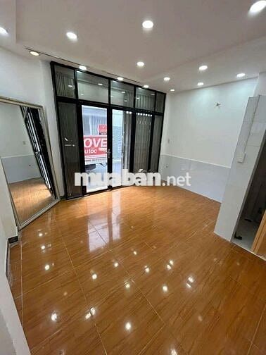 Sang mb gần trường học, chợ, bệnh viện, ngay góc ngã 4, có thể ở lại