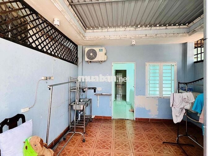 Nguyên lầu sân thượng cho thuê ngã 4 Phú Nhuận